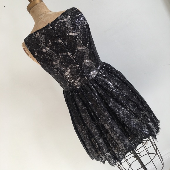 BB DAKOTA black sequin lace party dress. - Picture 6 of 8